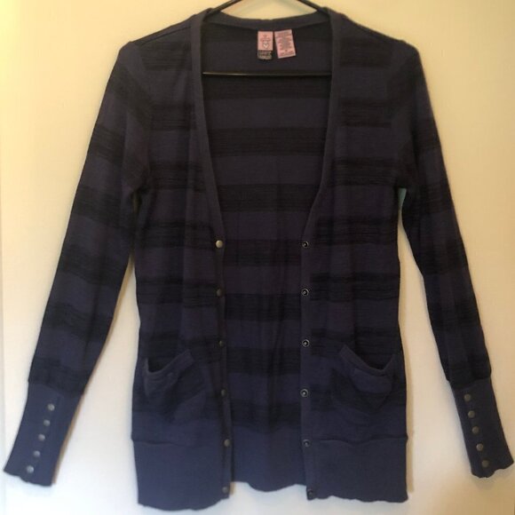 Love on a Hanger v-neck cardigan w/ pockets & snap front sz M - Picture 4 of 7